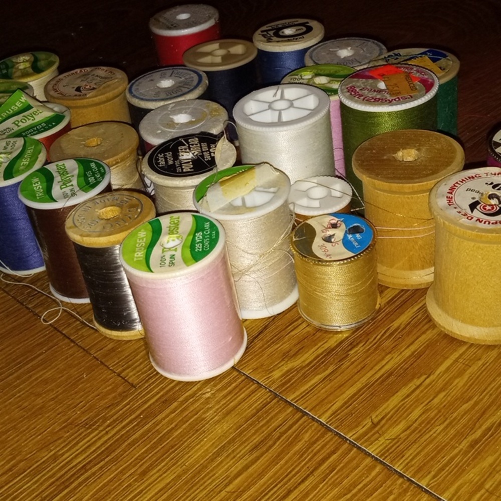 Sowing Thread - Picture 2 of 3